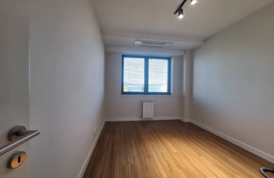 Alquiler de un amplio apartamento de 3 habitaciones, 73 m², centro de Novi Belgrado, Serbia